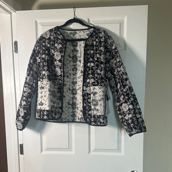 Chic Black and White Floral Women's Blazer - Picture 1 of 1